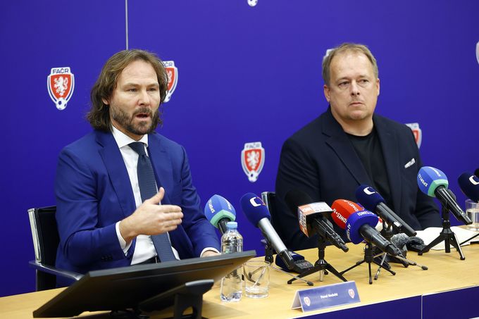 PŘÍMÝ PŘENOS: FAČR představuje nového trenéra reprezentace PŘÍMÝ PŘENOS: FAČR představuje nového trenéra reprezentace