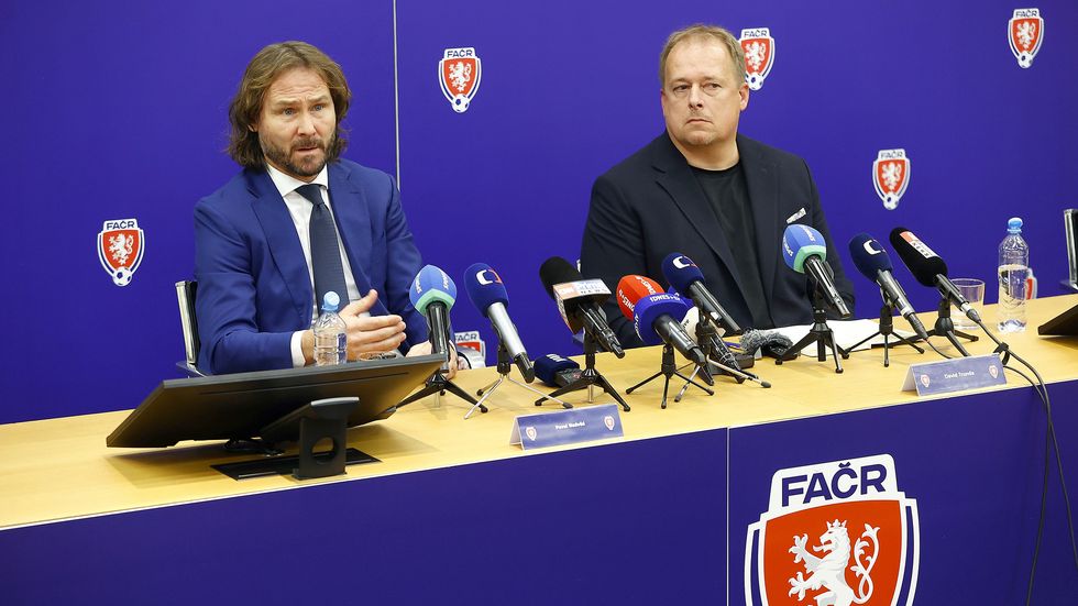 Předseda FAČR David Trunda a reprezentační manažer fotbalového národního týmu Pavel Nedvěd