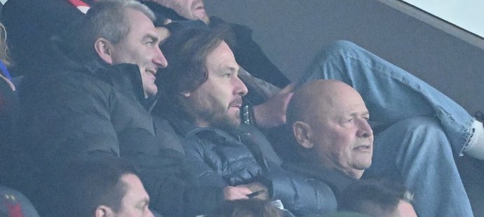 Reprezentační trenér Miroslav Koubek se svým asistentem Janem Suchopárkem a generálním manažerem Pavlem Nedvědem