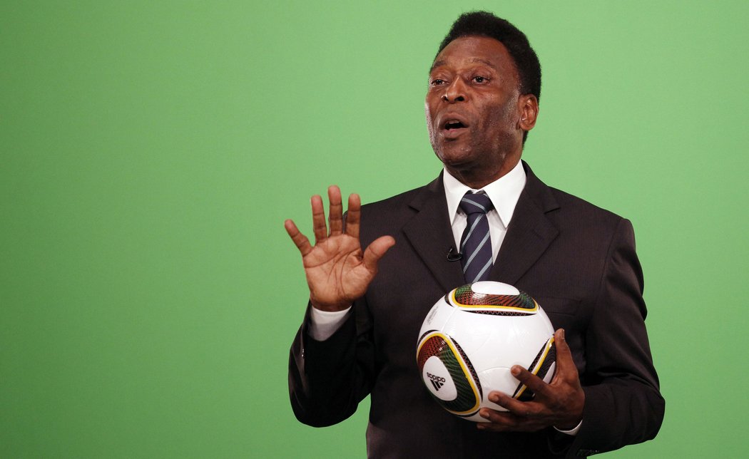 6. Pelé: Twitter: 381 543, Facebook: 1 438 786, Google: 111 000 000, Celkem: 112 820 329