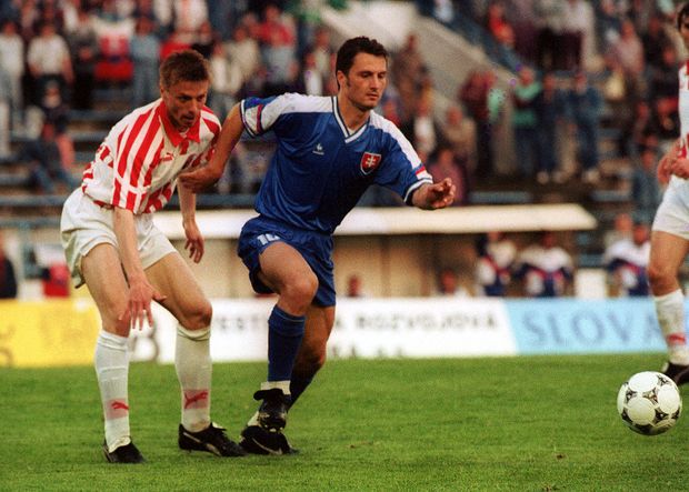 Peter Dubovský v dresu Slovenska proti Česku. Peter Dubovský v dresu Slovenska proti Česku.