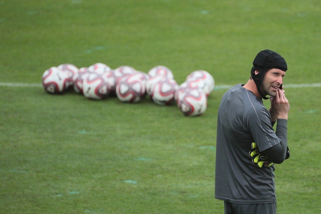 Na pozici nejlépe placeného českého sportovce se po roční pauze vrátil fotbalový brankář Petr Čech z Arsenalu.