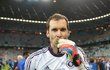Petr Čech libá medaili pro vítěze Ligy mistrů Petr Čech libá medaili pro vítěze Ligy mistrů
