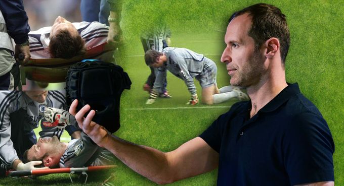 Ikonická helma i ztráta paměti: jak fraktura lebky před 20 lety změnila život Petra Čecha Ikonická helma i ztráta paměti: jak fraktura lebky před 20 lety změnila život Petra Čecha