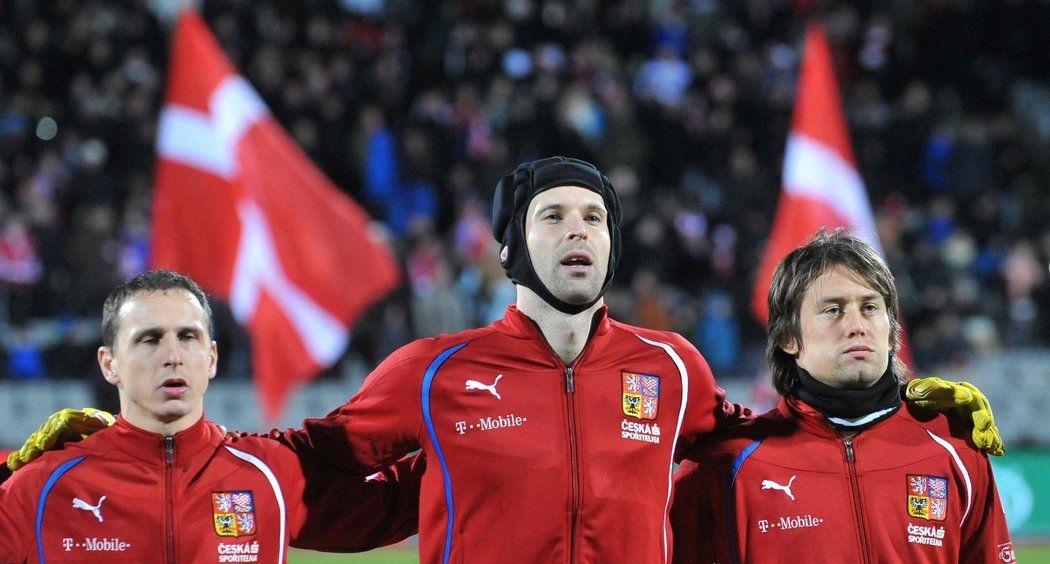 Zbyněk Pospěch, Petr Čech a Tomáš Rosický před přípravným zápasem české reprezentace proti Dánsku v listopadu 2010