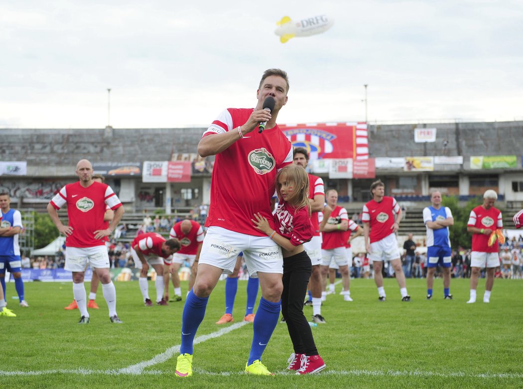 Petr Švancara s dcerkou při své rozlučce s fanoušky