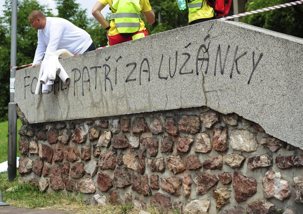 Jasný vzkaz fanoušků na rozlučce Petra Švancary...