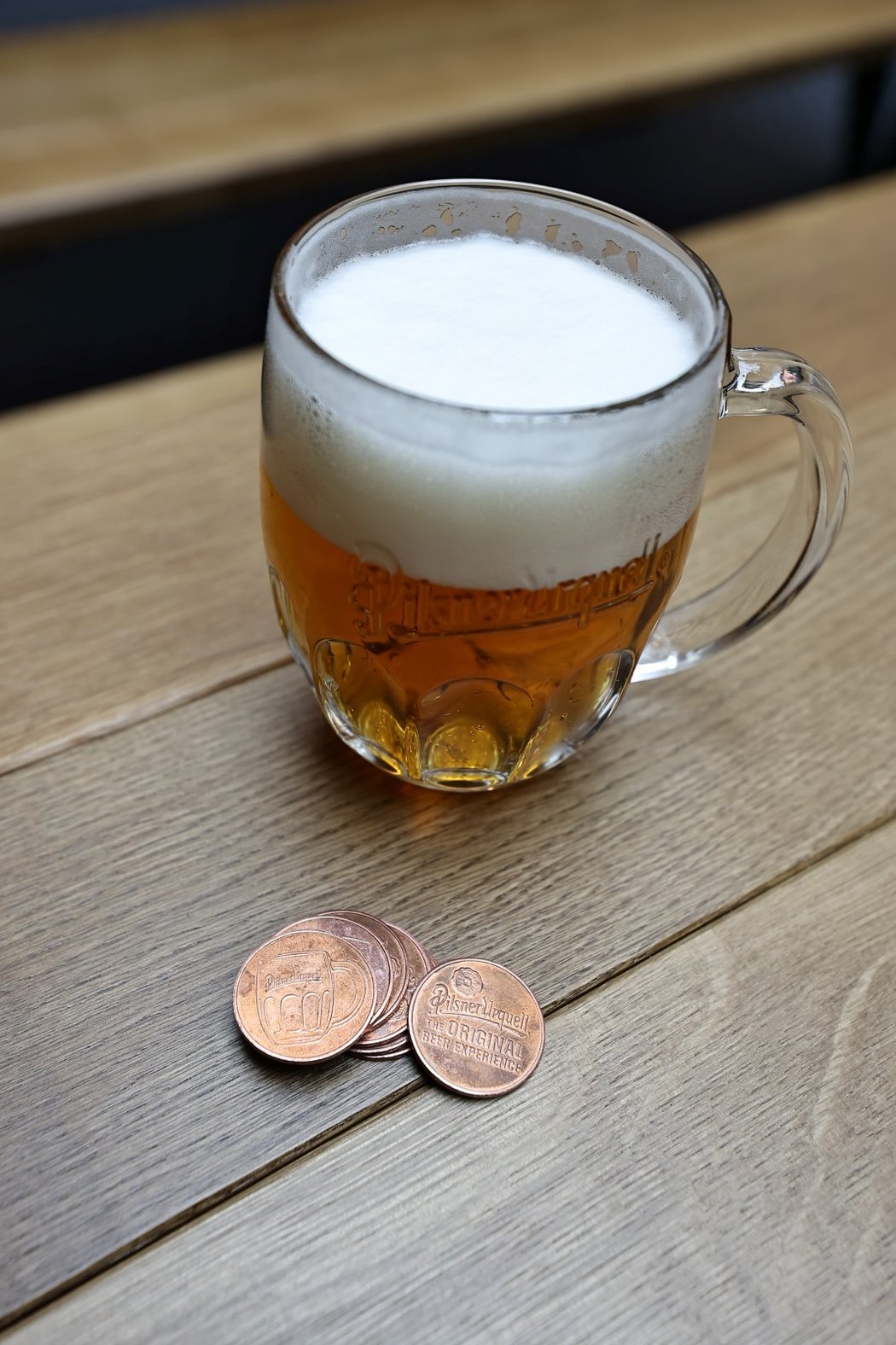 Dle anglického tisku je pivo v Česku levnější než balíček žvýkaček