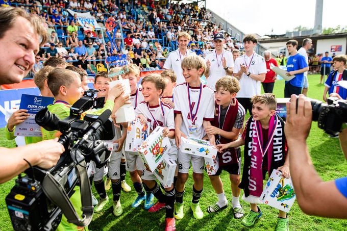 Sparta vyhrála Planeo Cup, úspěch i pro holky. Holek (39) o trénování ve Zbrojovce Sparta vyhrála Planeo Cup, úspěch i pro holky. Holek (39) o trénování ve Zbrojovce