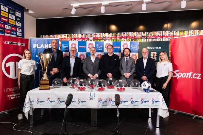 Planeo Cup míří do finále. Rekordní počty týmů, losu nechyběli ani Nedvěd s Trundou Planeo Cup míří do finále. Rekordní počty týmů, losu nechyběli ani Nedvěd s Trundou