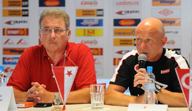 Miroslav Platil na tiskové konferenci s koučem Jarolímem Miroslav Platil na tiskové konferenci s koučem Jarolímem