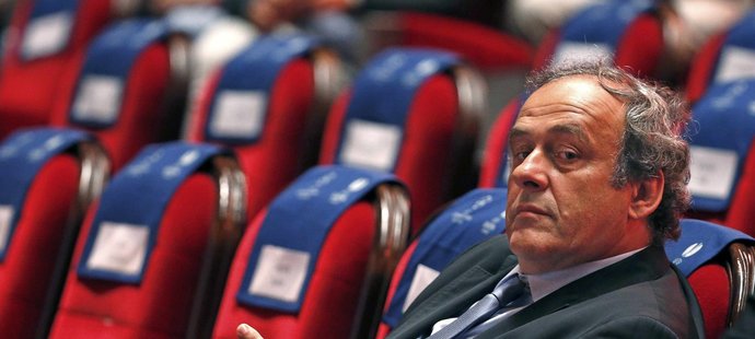 Michel Platini v roce 2011 dostal od Blattera dva miliony švýcarských franků za dřívější práci v roli jeho poradce