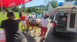 Zdravotníci převáží Plavšiče do nemocnice