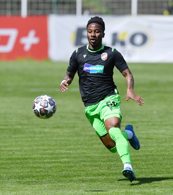 Polemika Sportu: Měl by Bílek postavit Ba Louu proti CSKA Sofia do základu? Polemika Sportu: Měl by Bílek postavit Ba Louu proti CSKA Sofia do základu?