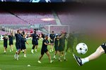 Plzeňský trénink na Camp Nou: Bílek žongloval, Šádek ukazoval kapsy