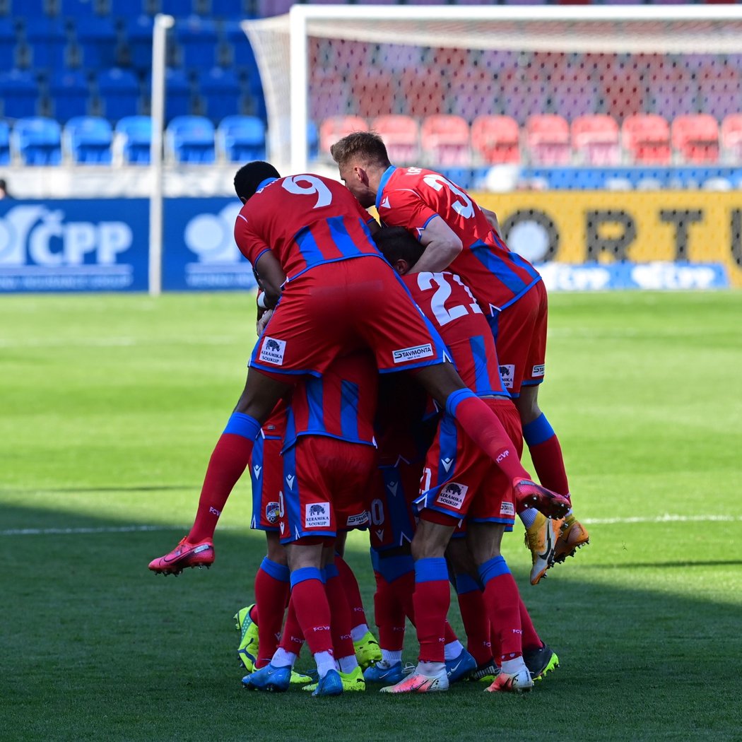 Radost fotbalistů Viktorie Plzeň po brance do sítě Českých Budějovic