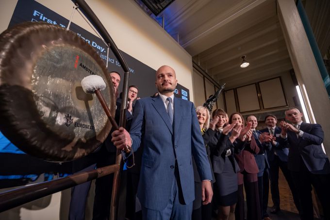 Životní gól majitele Plzně: obří akcí si Strnad pojistil „titul“ mezi nejbohatšími Čechy Životní gól majitele Plzně: obří akcí si Strnad pojistil „titul“ mezi nejbohatšími Čechy