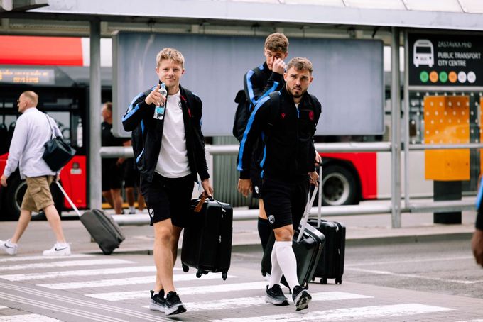 Plzeň uvízla na letišti: problémy při přesunu do Bělehradu, řeší se náhradní stroj Plzeň uvízla na letišti: problémy při přesunu do Bělehradu, řeší se náhradní stroj