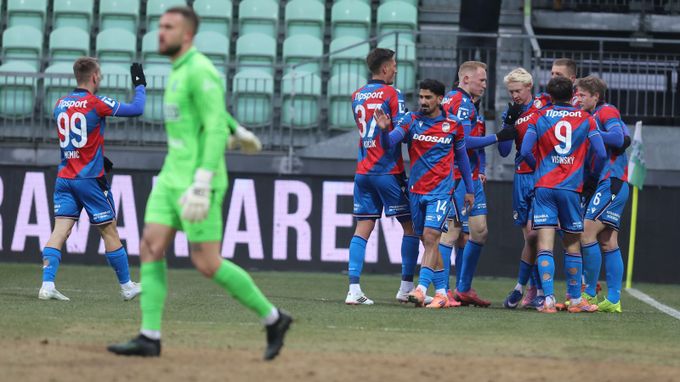 ONLINE: Karviná - Plzeň 0:1. Hyský dvakrát střídal v poločase, skóroval Višinský ONLINE: Karviná - Plzeň 0:1. Hyský dvakrát střídal v poločase, skóroval Višinský