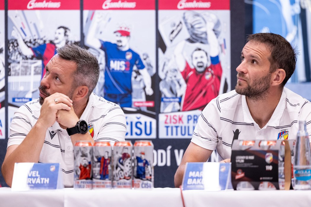 Pavel Horváth a Marek Bakoš během speciální tiskové konference, kde byly představeny plzeňské retro dresy a vzpomínalo se na nejlepší klubové momenty