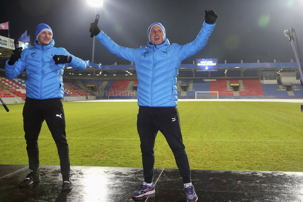 Michael Krmenčík a David Limberský při setkání s fanoušky na plzeňském stadionu