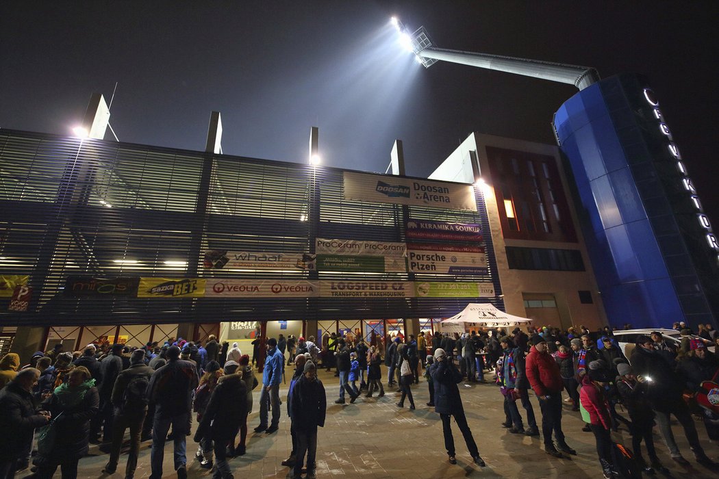 Viktoria uspořádala vánoční setkání se svými fanoušky přímo na stadionu