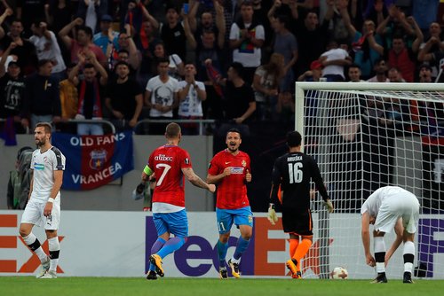 Situace před druhou brankou do sítě Viktorie Plzeň, kterou domácí FCSB zvýšilo svůj náskok