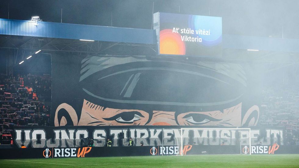 Choreo Plzně vyvolalo bouřlivou reakci fanoušků Fenerbahce