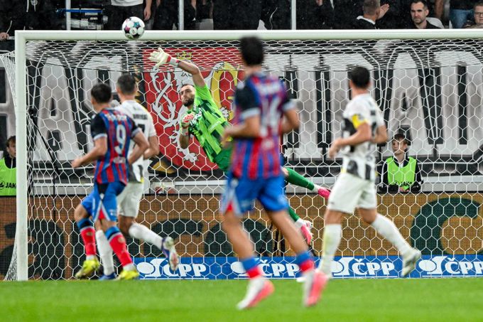 ONLINE: Hradec Králové - Plzeň 0:0. Kováč o poločase reaguje, udělal dvě změny ONLINE: Hradec Králové - Plzeň 0:0. Kováč o poločase reaguje, udělal dvě změny