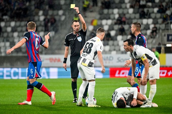 Hradec Králové - Plzeň 0:0. Bezgólová remíza, Vavro po ostrém faulu na Umara vyloučen Hradec Králové - Plzeň 0:0. Bezgólová remíza, Vavro po ostrém faulu na Umara vyloučen