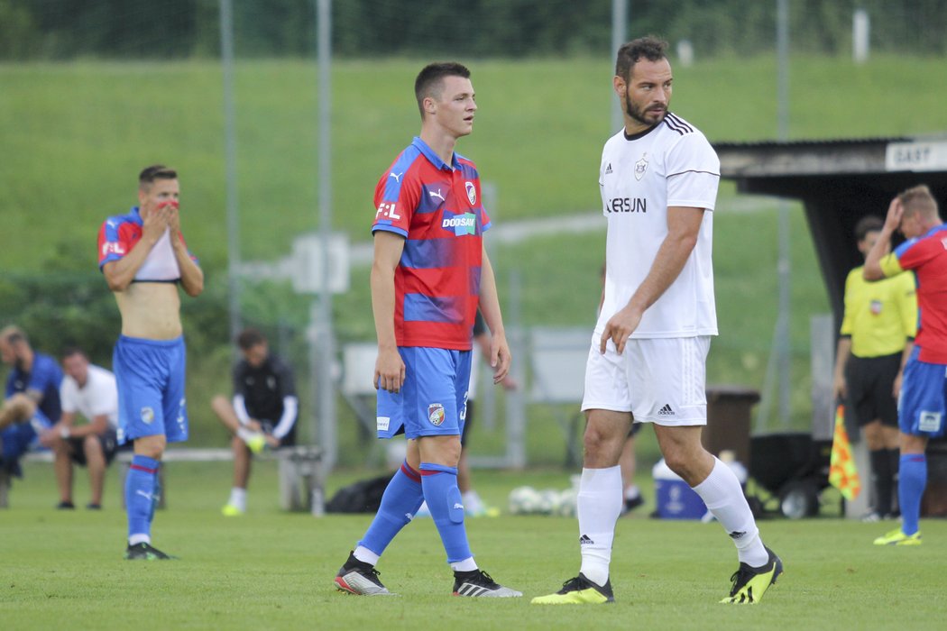 Dominik Janošek plzeňské trenéry v utkání s Karabachem příjemně překvapil