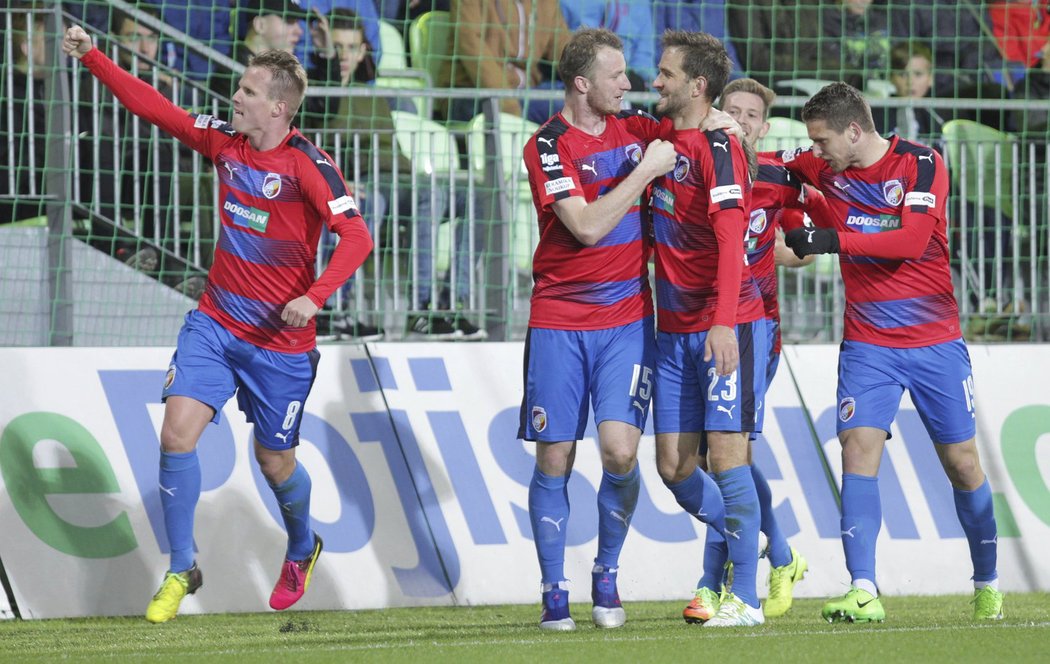 Fotbalisté Viktorie Plzeň fantastickým závěrem otočili utkání v Karviné a zvítězili 3:2