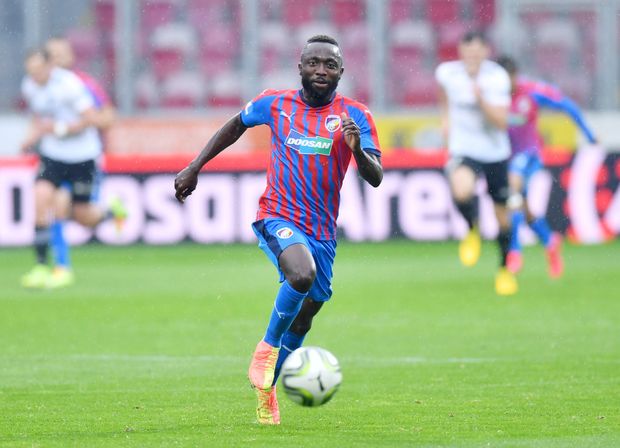 Záložník Viktorie Plzeň Joel Kayamba Záložník Viktorie Plzeň Joel Kayamba
