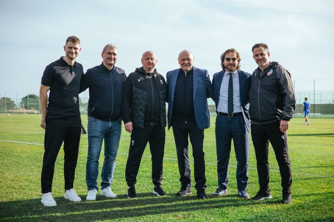 Koubek, Nedvěd a spol. navštívili Plzeň, kouč mluvil k hráčům: Ať nám zamotáte hlavu! Koubek, Nedvěd a spol. navštívili Plzeň, kouč mluvil k hráčům: Ať nám zamotáte hlavu!