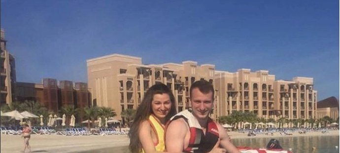 Plzeňský střelec Michael Krmenčík v Dubaji i se svojí partnerkou