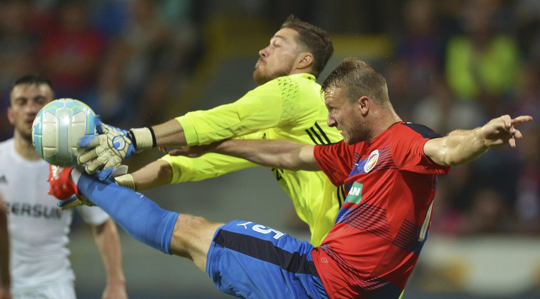 Fotbalisté Plzně postoupili do play off Ligy mistrů přes Karabach, hrdinou byl střídající útočník Michael Krmenčík, autor vyrovnávací branky