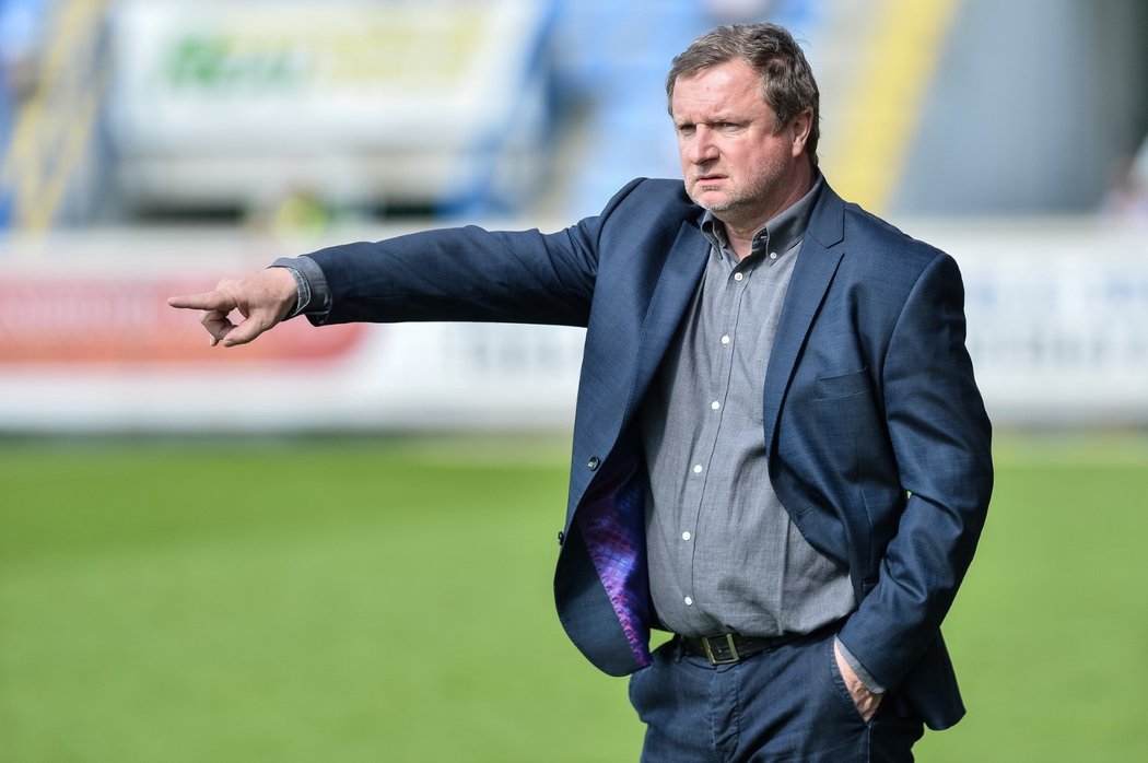 Plzeňský kouč Pavel Vrba během nadstavbového utkání v Liberci