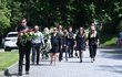 Přátelé i rodina míří na pohřeb Mariána Čišovského