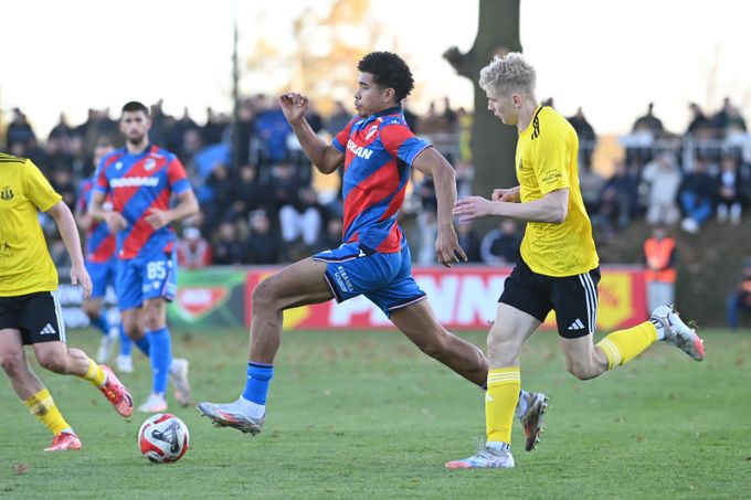 Nové Sady - Plzeň 0:2. Viktoria se na postup nadřela, outsidera srazil střídající Durosinmi Nové Sady - Plzeň 0:2. Viktoria se na postup nadřela, outsidera srazil střídající Durosinmi