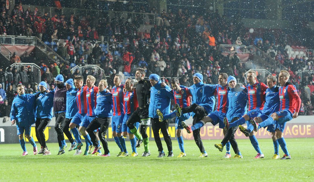 Fotbalisté Plzně slaví jasný postup do osmifinále Evropské ligy. Díky úspěchům Sparty a Plzně by mohly hrát kvalifikaci Ligy mistrů dva české kluby