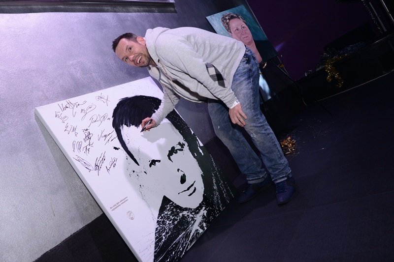 Pavel Vrba dostal do hráčů svůj portrét s podpisy