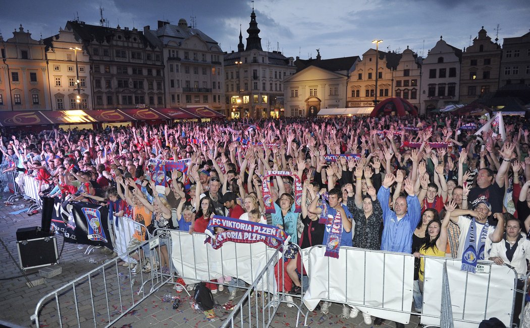 Zisk titulu v Plzni slavily tisíce fanoušků, po utkání zaplnili místní náměstí