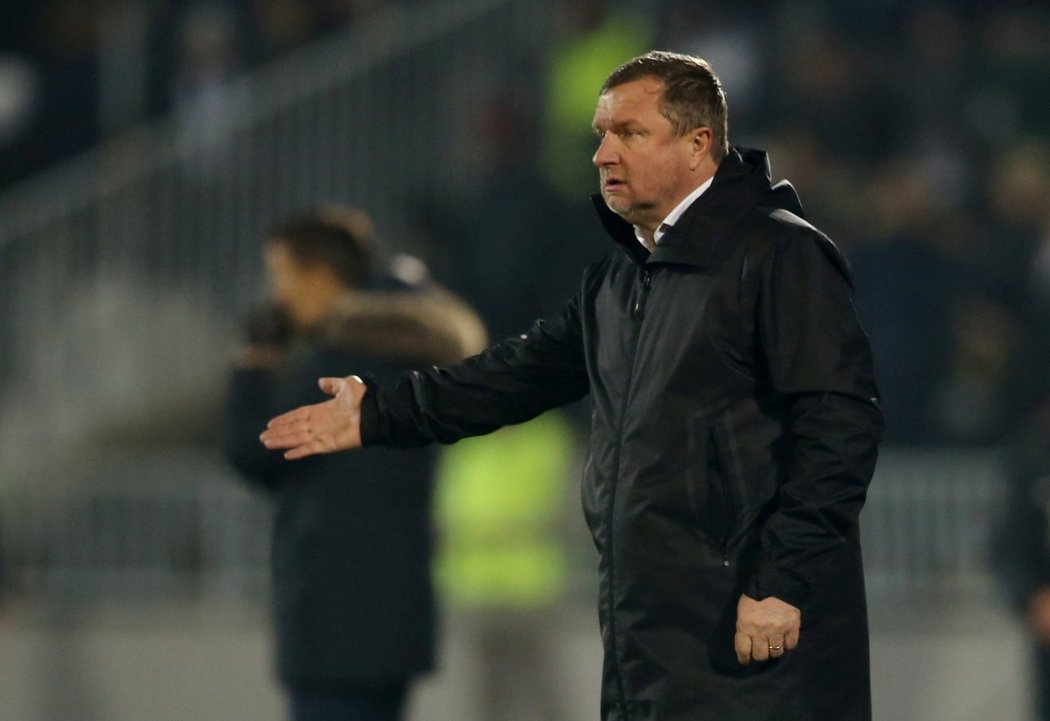 Plzeňský trenér Pavel Vrba během utkání v Bělehradě proti Partizanu