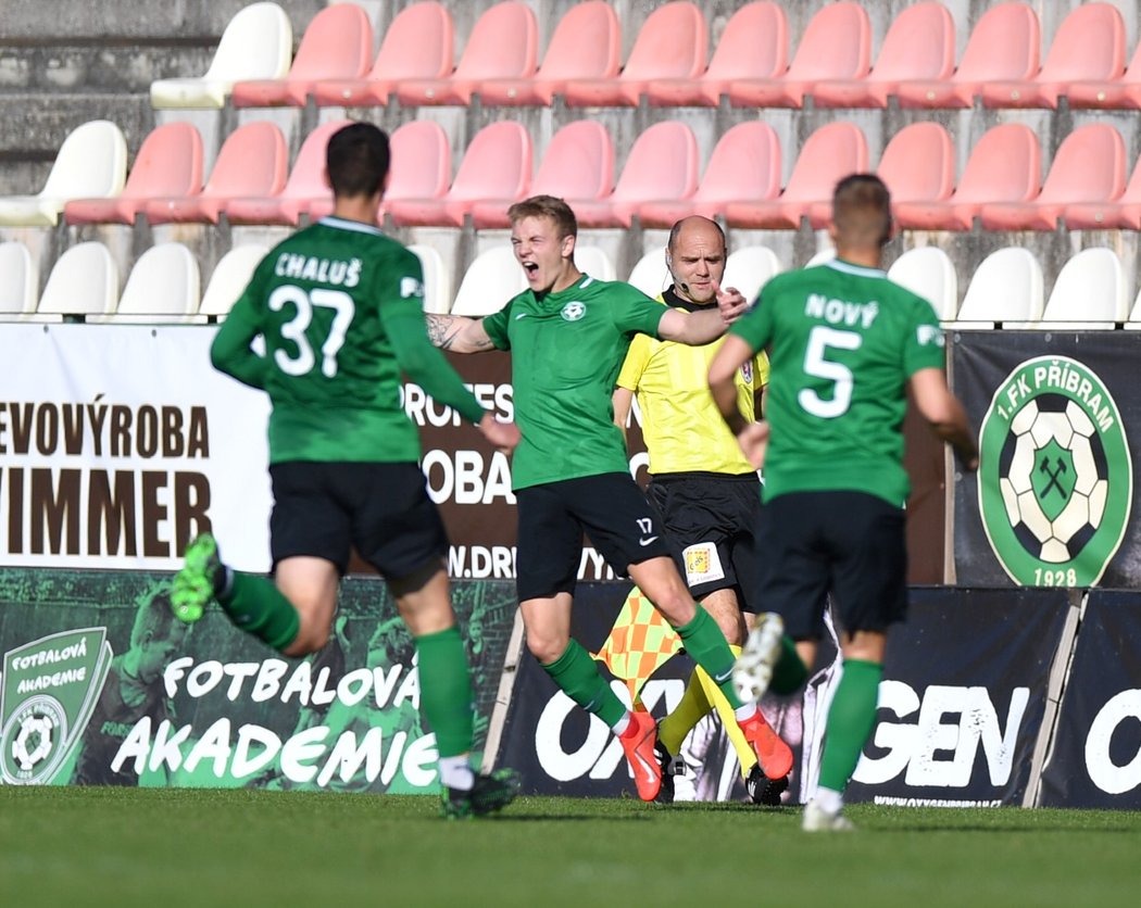 Příbramská radost po brance Jana Matouška do sítě Viktorie Plzeň