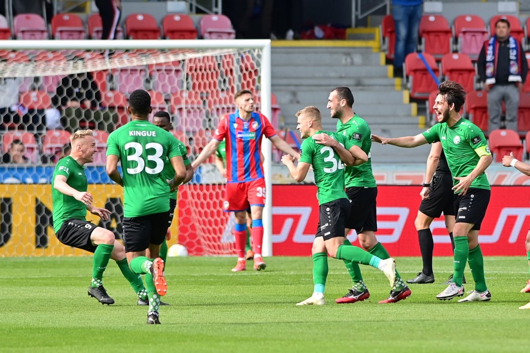 Radost příbramských fotbalistů v utkání proti Plzni