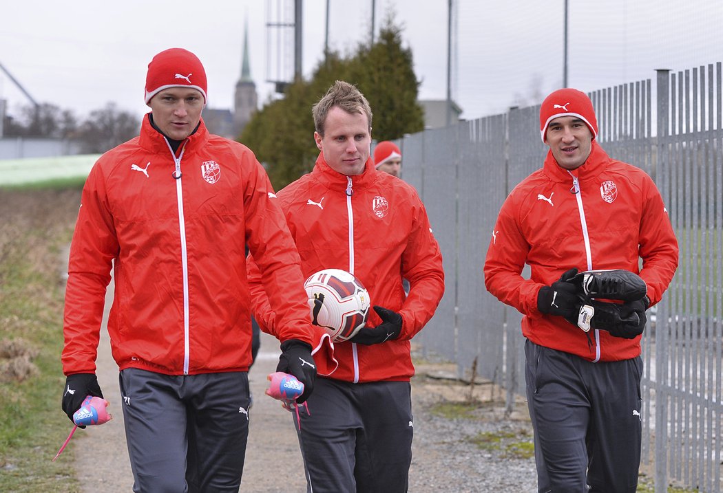 Fotbalisté Viktorie Plzeň na startu přípravy v roce 2015. Nechyběli ani  Václav Procházka, David Limberský, Aidin Mahmutovič.