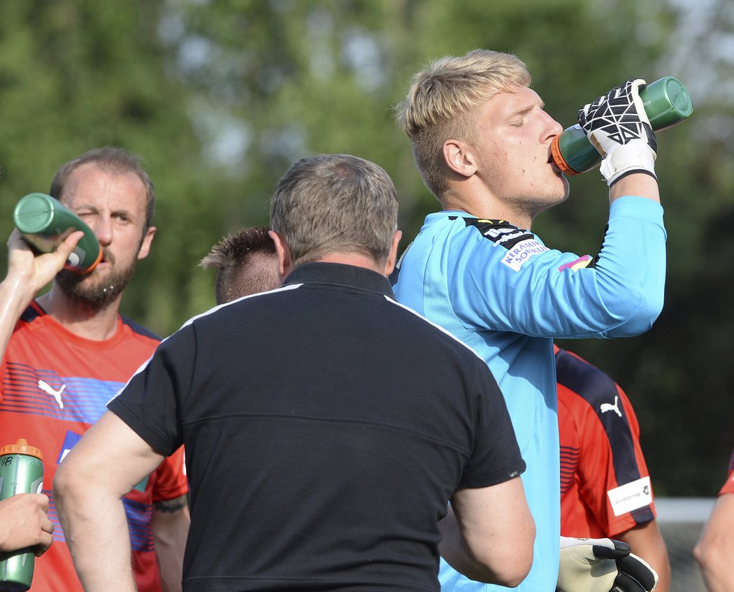 Gólman Matyáš Šampalík (vpravo) je poprvé v přípravě prvního týmu Viktorie Plzeň