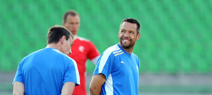 Pohoda na tréninku. Pavel Horváth se usmívá během přípravy na odvetný zápas v Sarajevu