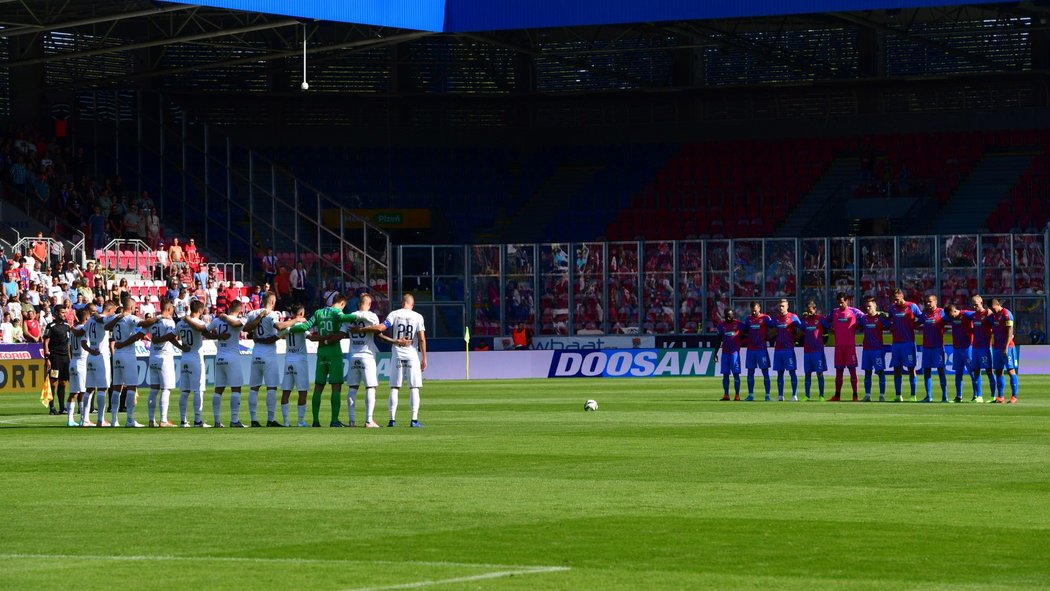 Minuta ticha zazesnulého fanouška před zápasem Viktorie Plzeň s Slováckem