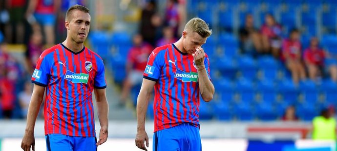 Zklamaní plzeňští fotbalisté po prohře se Slováckem